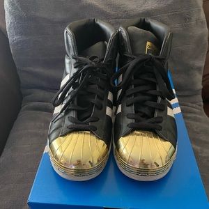 Men’s Addias Hightop Shoes